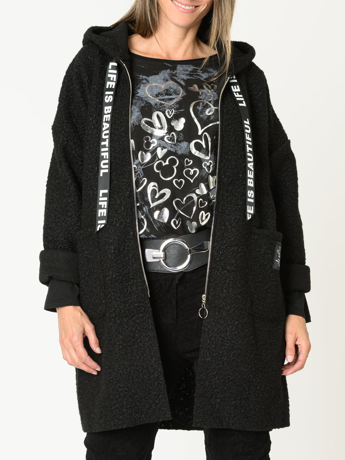 Chandail noir pour femme long imprimé de coeurs argentés