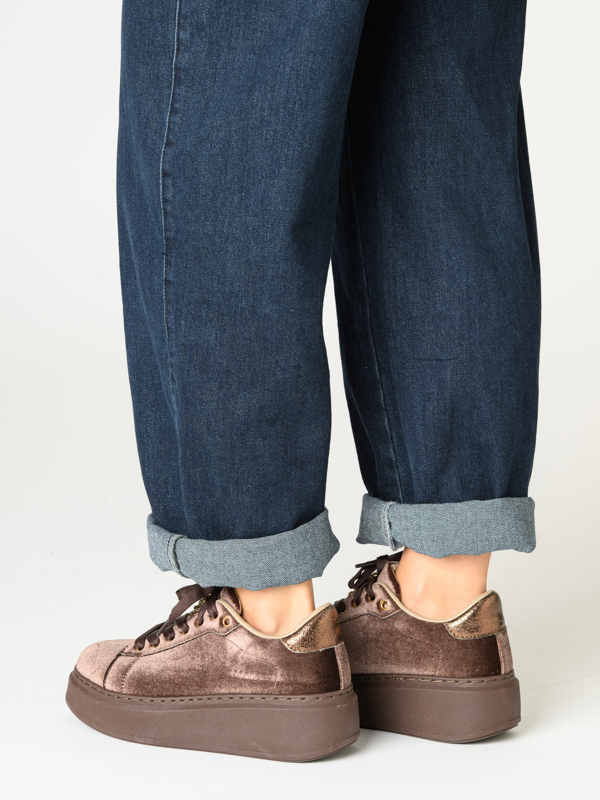 Sneaker bronze à plateforme avec bijou doré pour femme