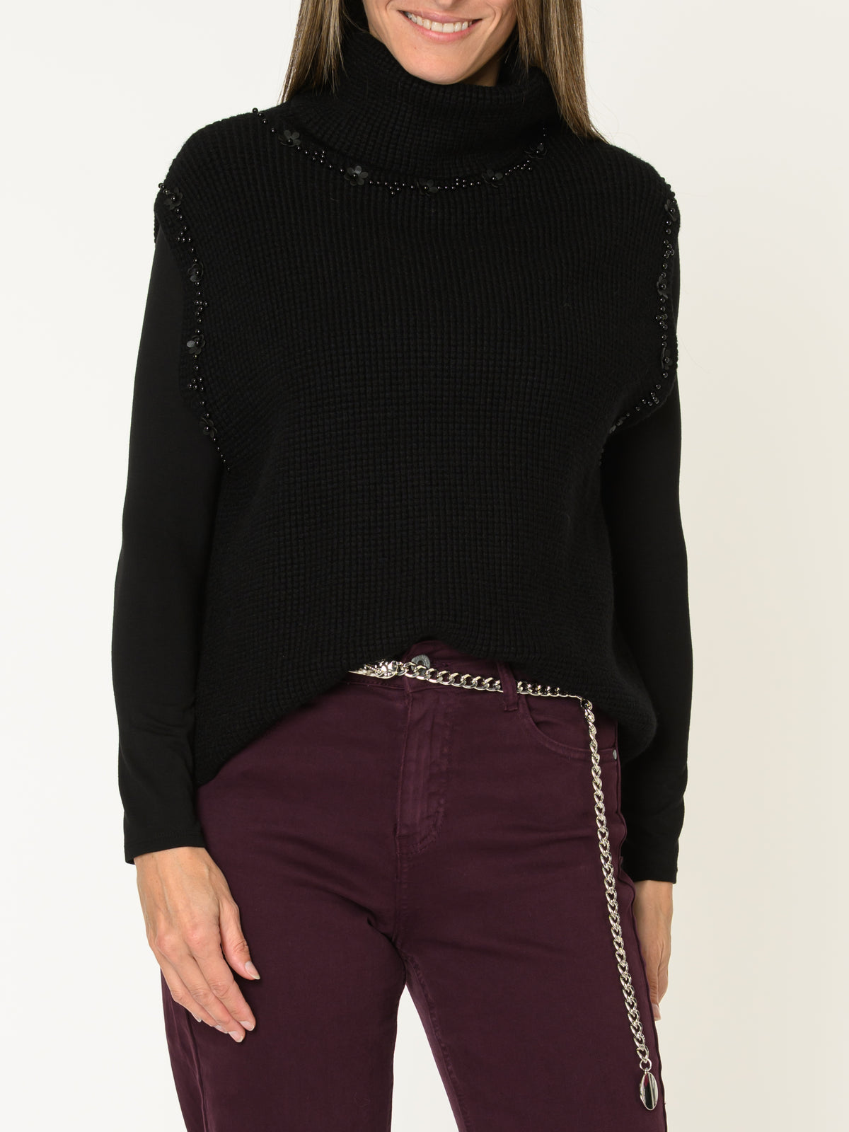 Chandail noir pour femme sans manche à col roulé avec perles