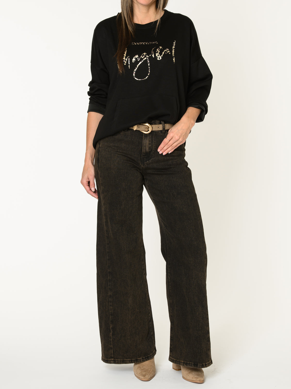 Chandail noir pour femme avec poche et lettrage magical léopard