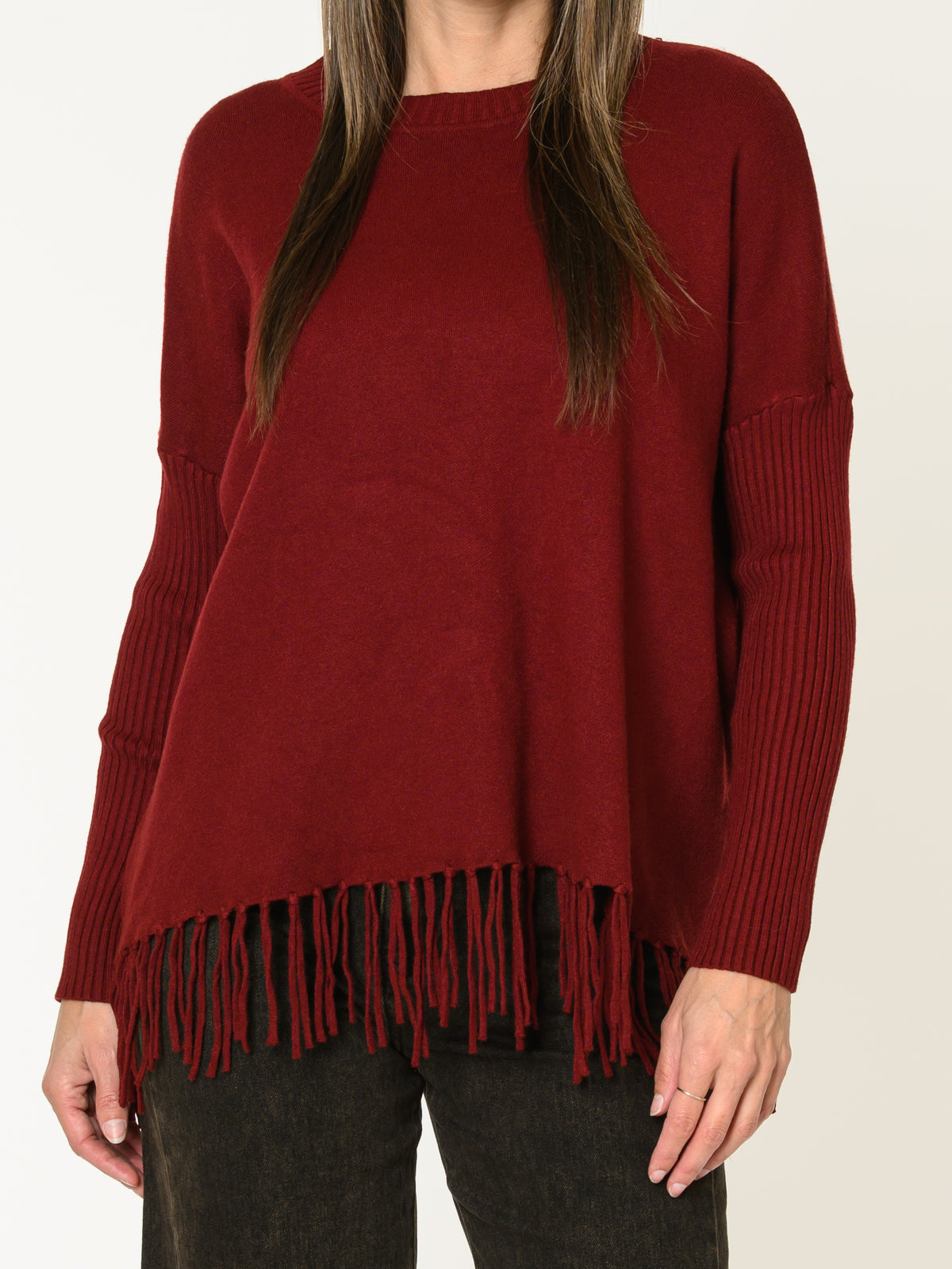 Chandail bourgogne pour femme en tricot avec franges au bas