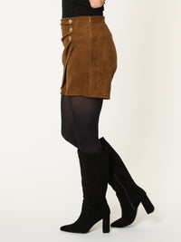 Jupe short pour femme brune drapée avec boutons dorés