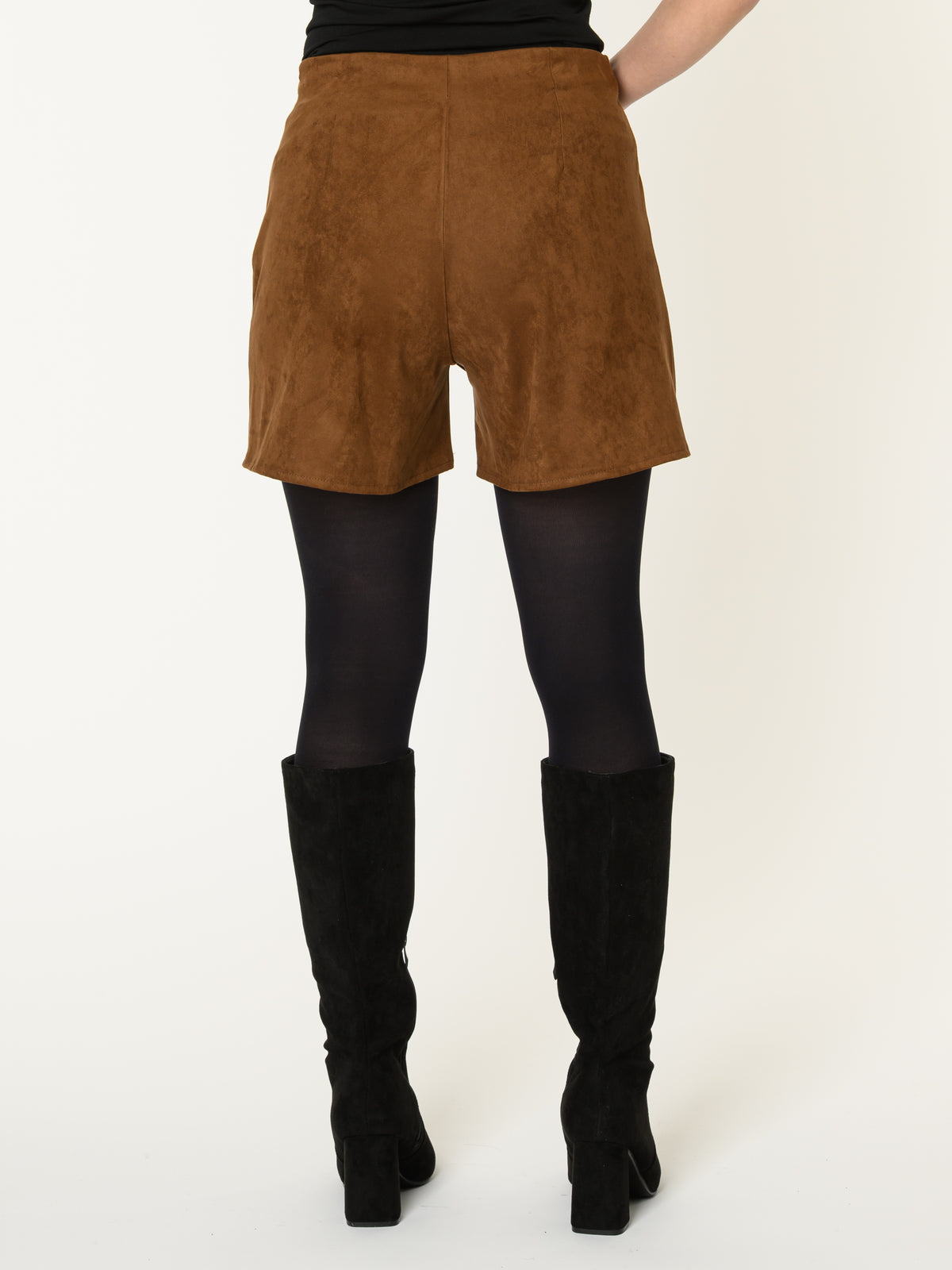 Jupe short pour femme brune drapée avec boutons dorés