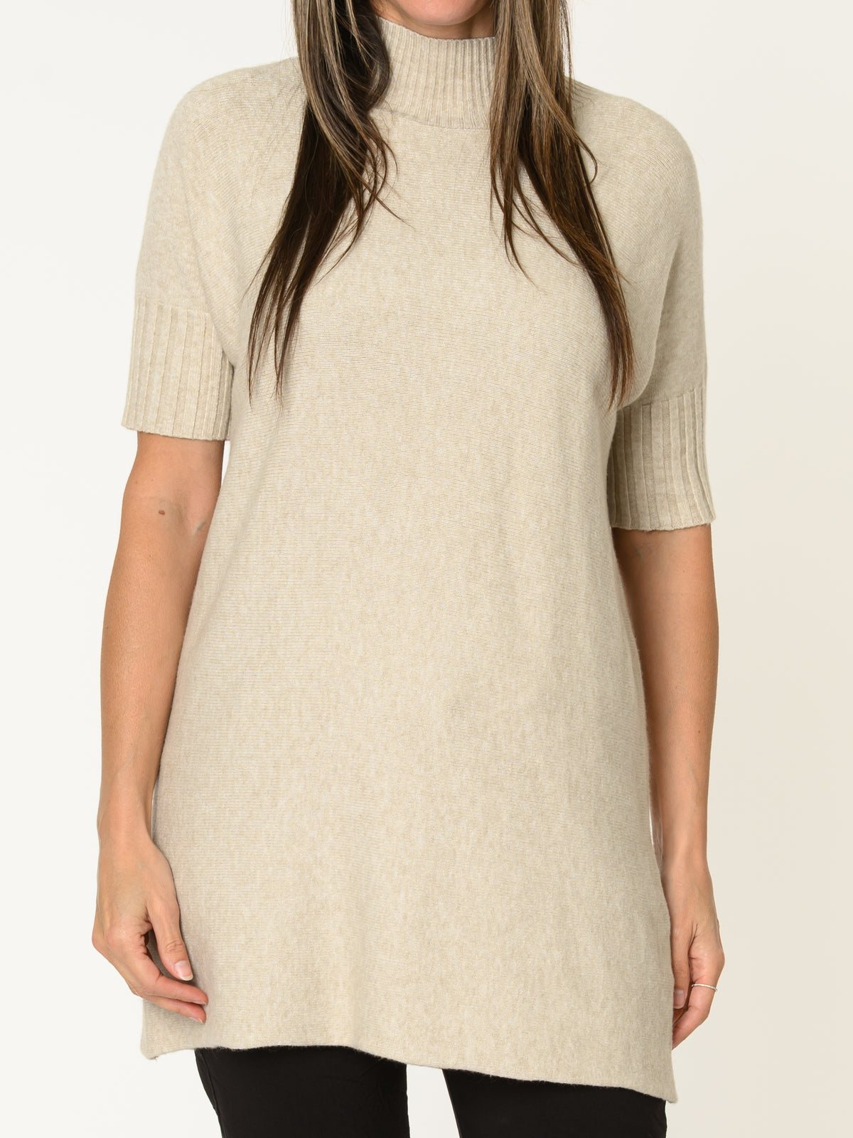 Robe courte pour femme beige en tricot à col montant