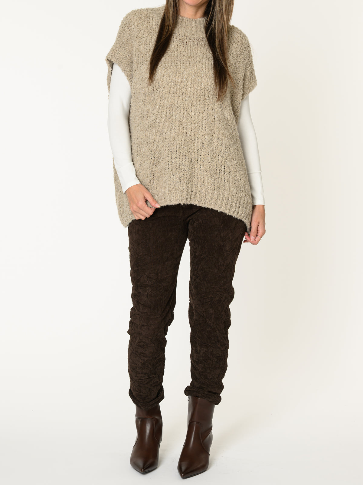 Chandail beige pour femme sans manche en tricot