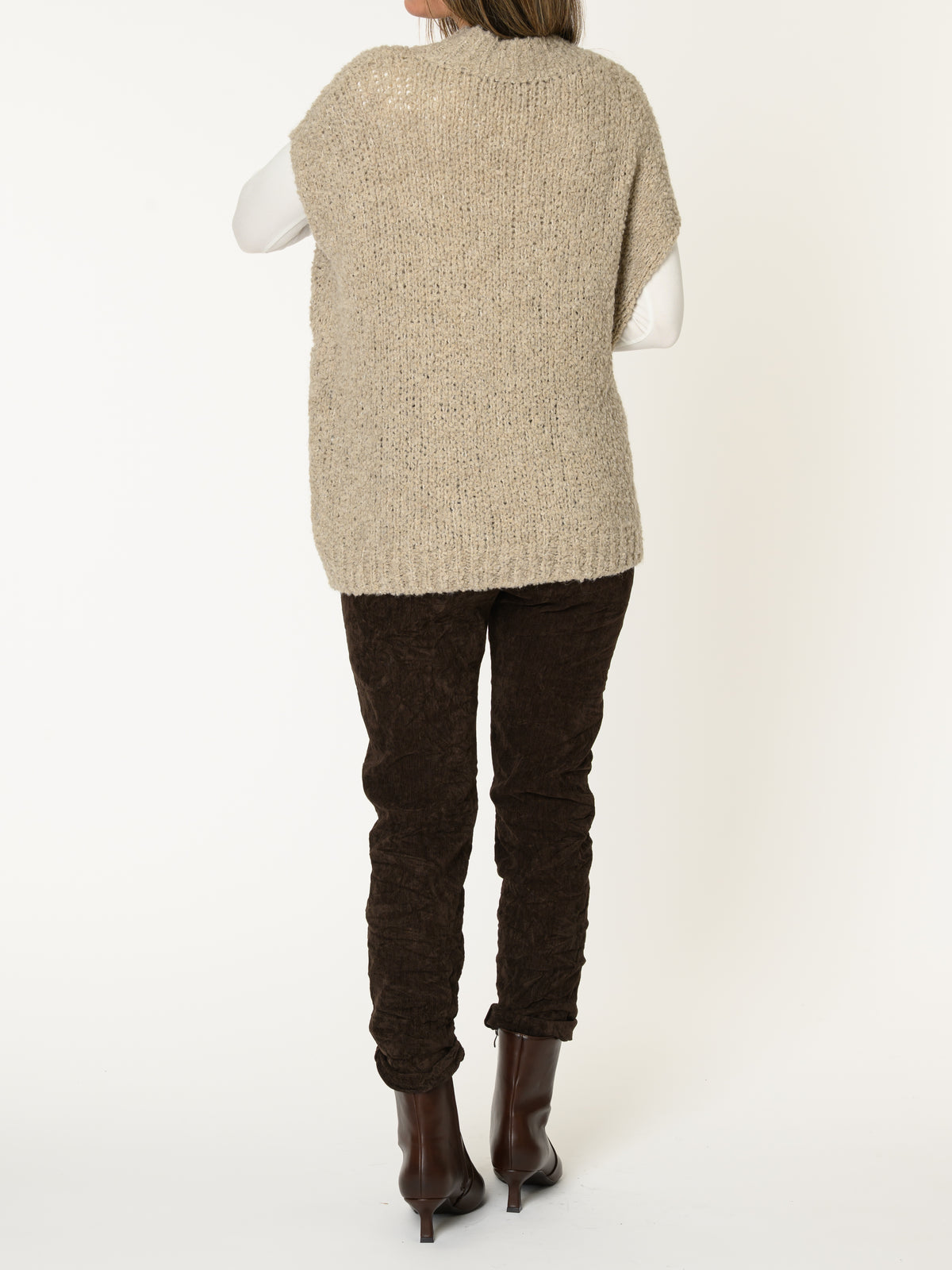 Chandail beige pour femme sans manche en tricot