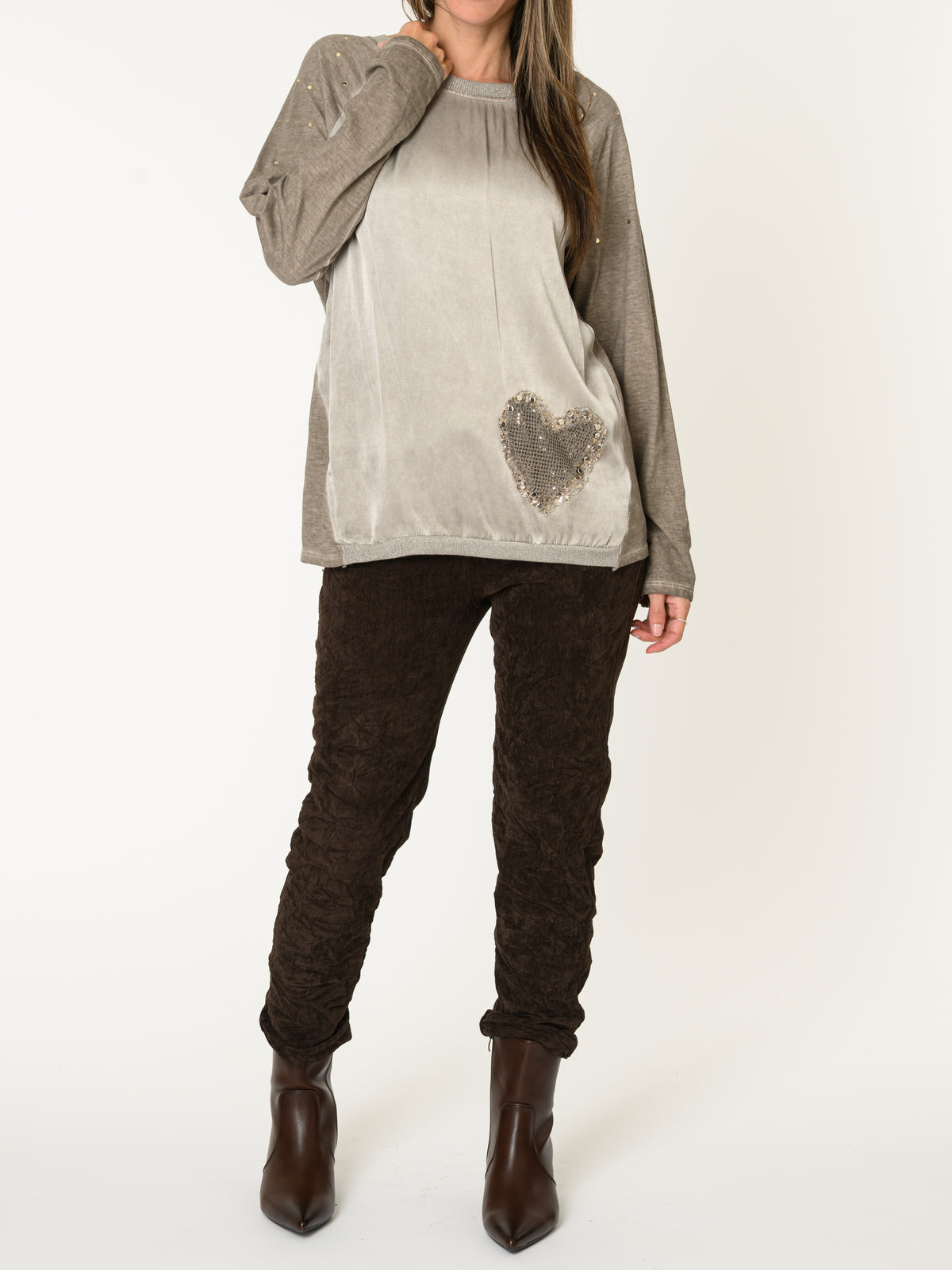 Chandail taupe pour femme en satin avec coeur et strass