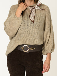 Chandail beige pour femme en tricot avec ruban noué au cou