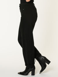 Jeans noir pour femme coupe baggy avec revers au bas