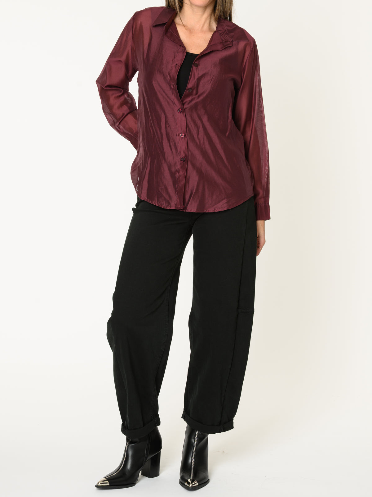 Chemise bourgogne pour femme en satin symétrique