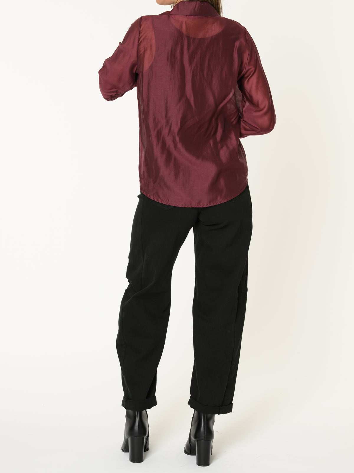 Chemise bourgogne pour femme en satin symétrique