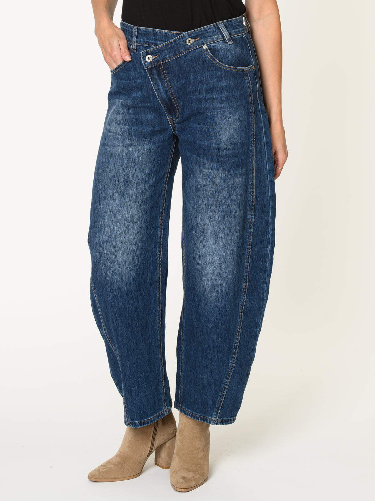 Jeans bleu pour femme coupe baggy avec taille croisée