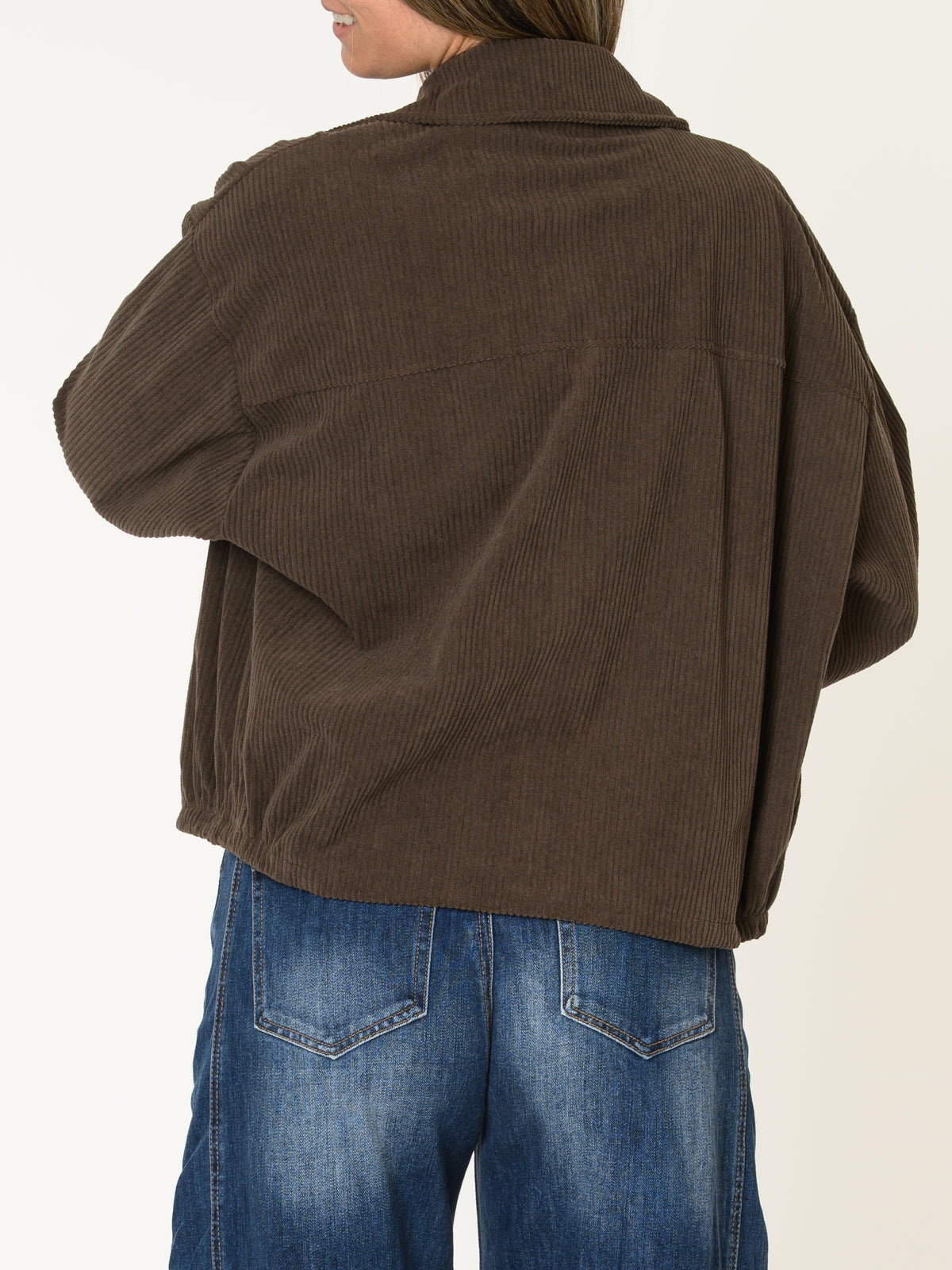 Veste brune pour femme côtelée style chemise avec poches