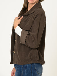 Veste brune pour femme côtelée style chemise avec poches