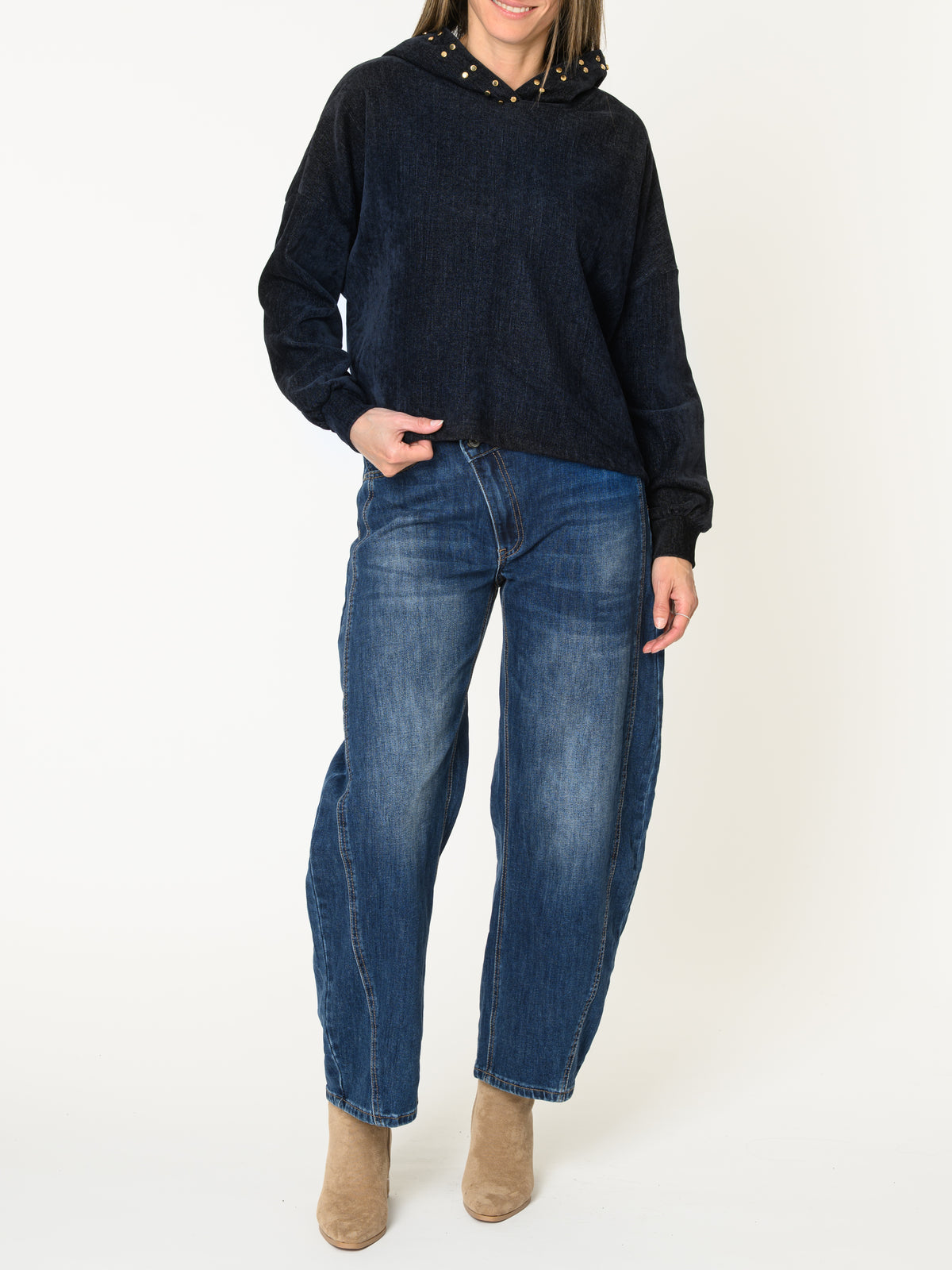 Chandail marine pour femme à capuchon avec boutons dorés