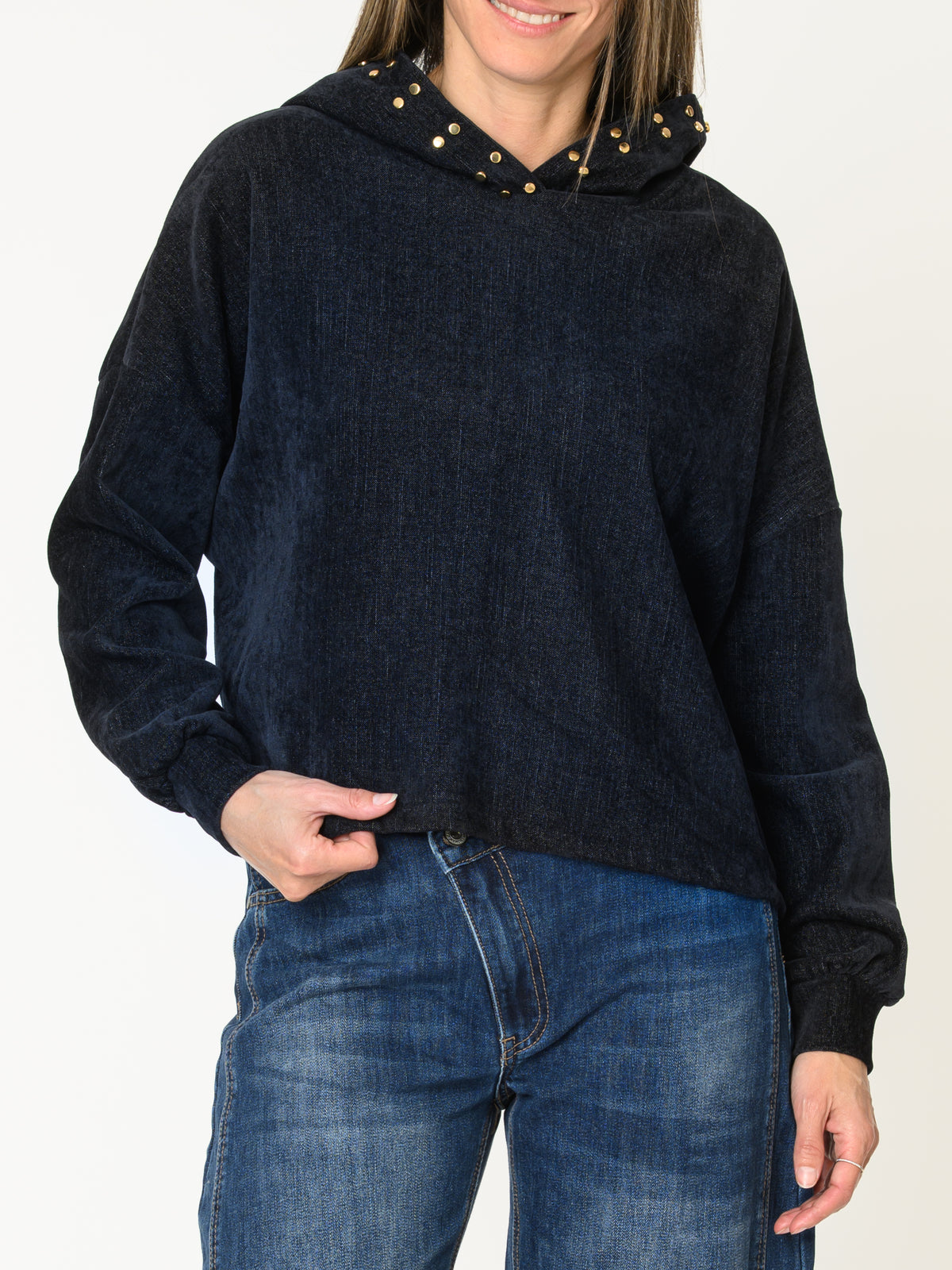 Chandail marine pour femme à capuchon avec boutons dorés