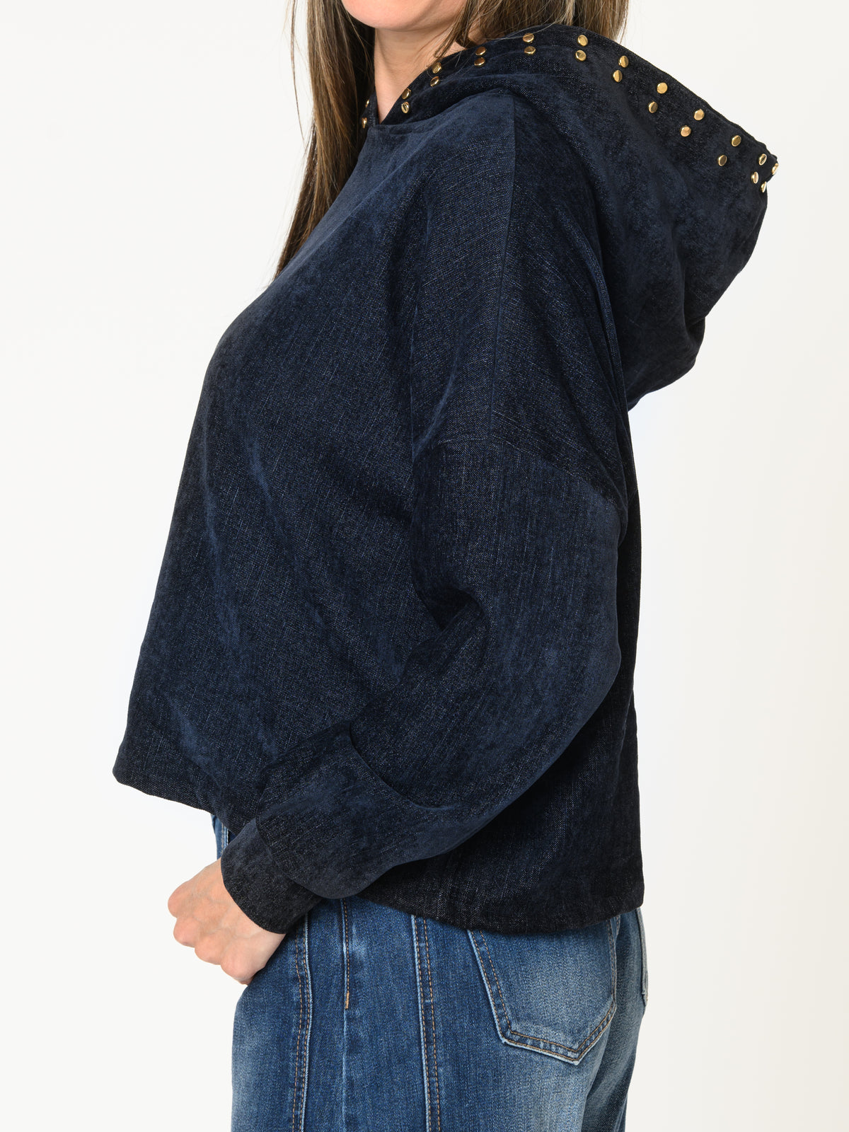 Chandail marine pour femme à capuchon avec boutons dorés