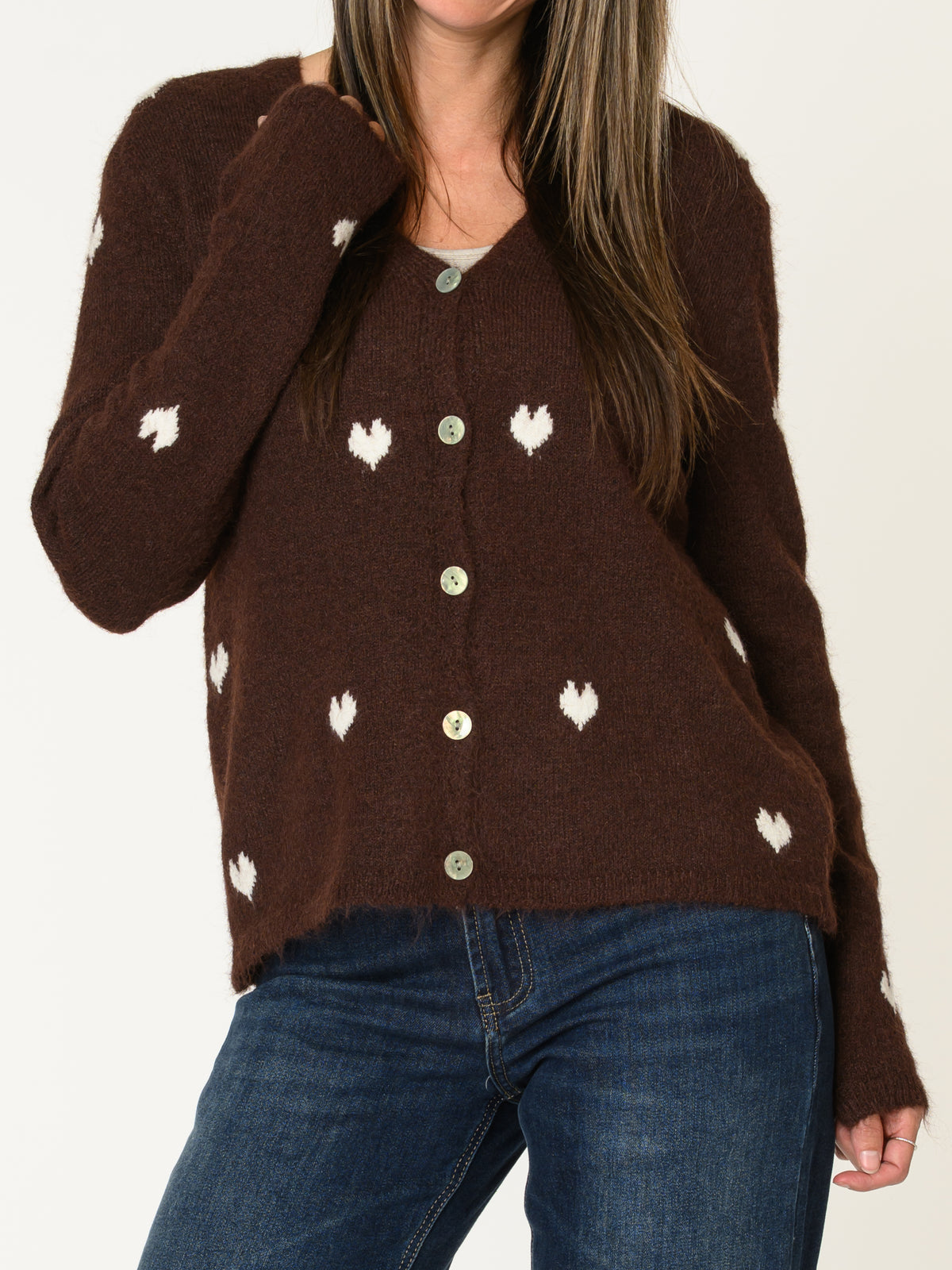Cardigan brun pour femme à motif de coeurs blancs