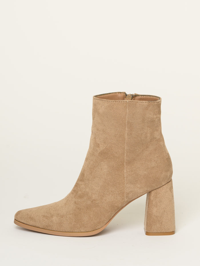Botte courte pour femme taupe en suède à talon carré