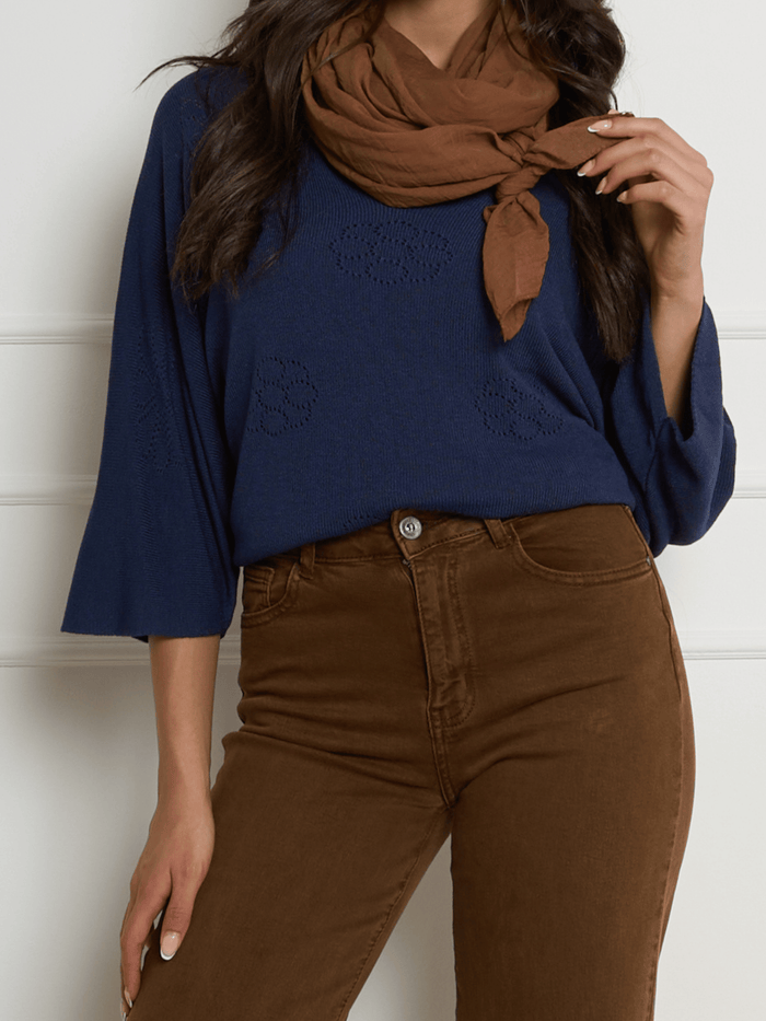 NEW - Chandail navy à motifs floraux