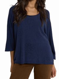 NEW - Chandail navy à motifs floraux