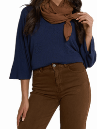 NEW - Chandail navy à motifs floraux