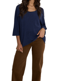 NEW - Chandail navy à motifs floraux