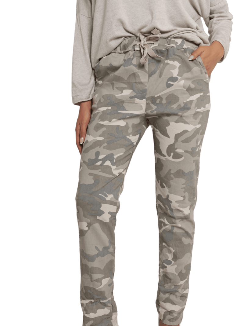NEW - Pantalon beige avec imprimé militaire