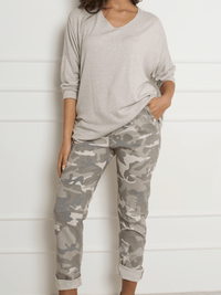NEW - Pantalon beige avec imprimé militaire