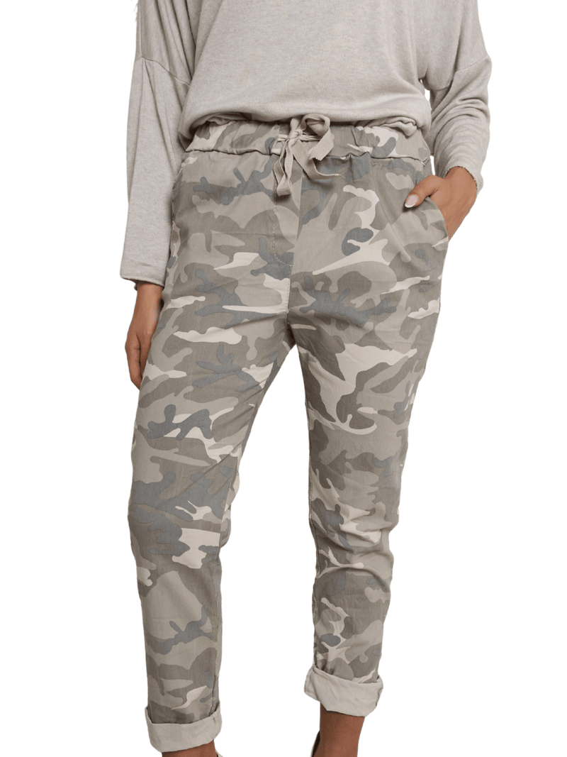 NEW - Pantalon beige avec imprimé militaire