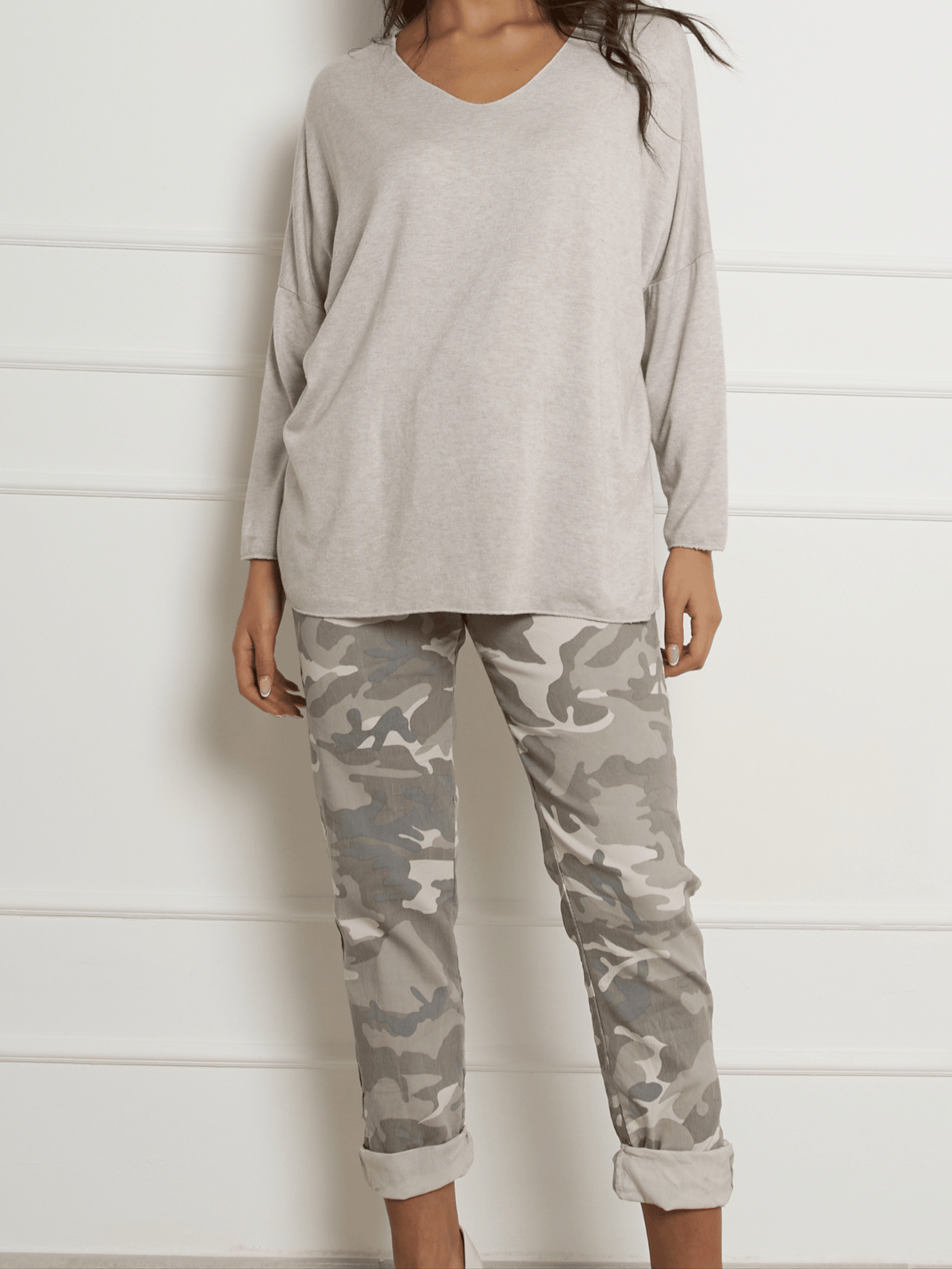 NEW - Pantalon beige avec imprimé militaire