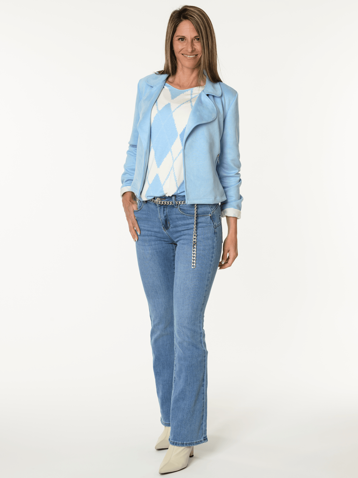 Chandail blanc crème à motifs de losanges bleus