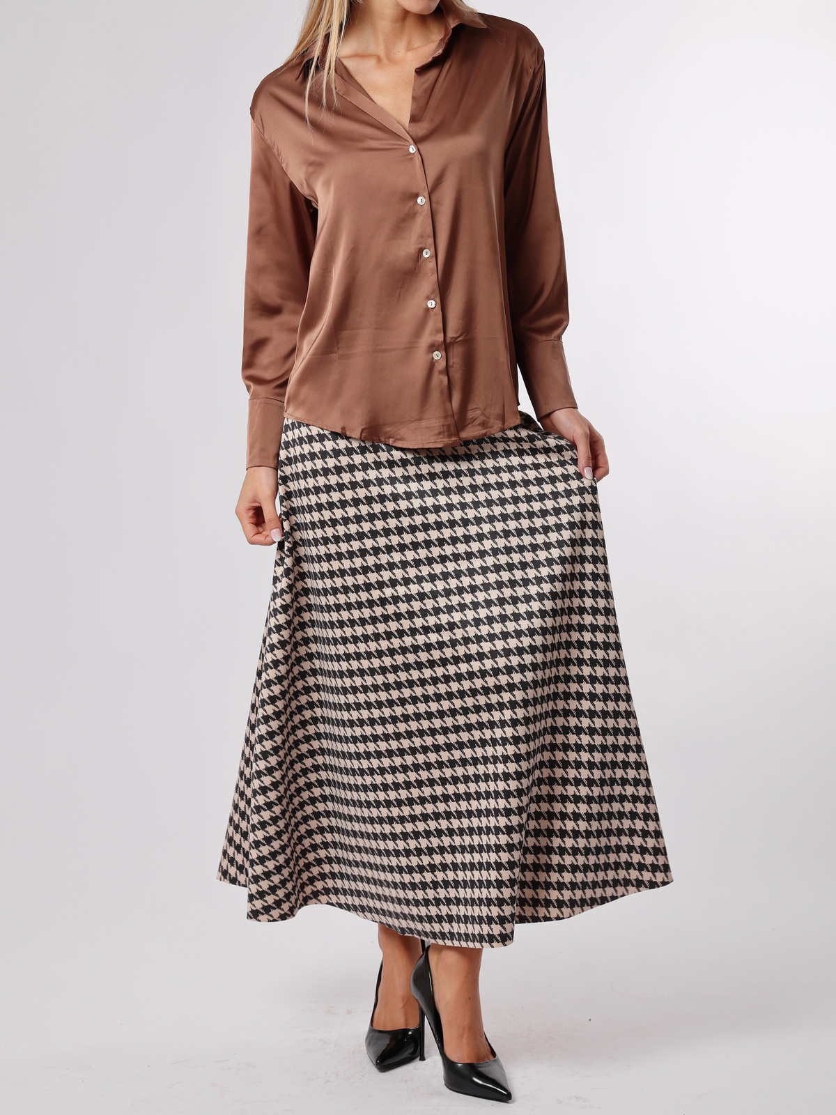 NEW - Chemise satinée café à manche longue