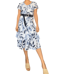 Robe blanche avec imprimé de fleurs marines