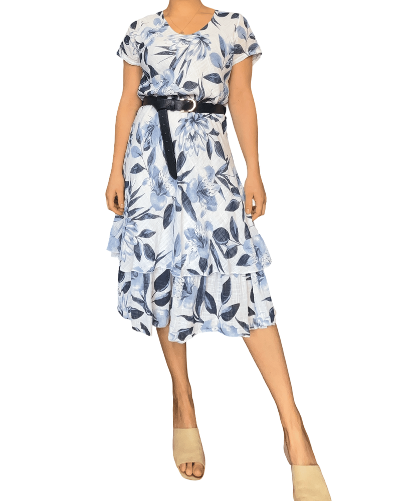 Robe blanche avec imprimé de fleurs marines