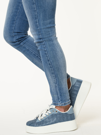 Sneaker bleu en paille à plateforme