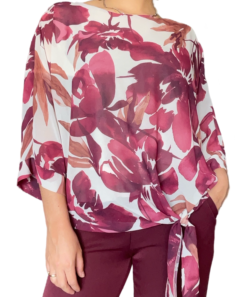 Blouse pour femme avec imprimé de fleurs rouge bourgogne. 