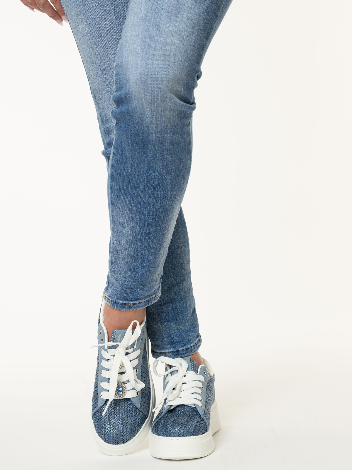 Sneaker bleu en paille à plateforme