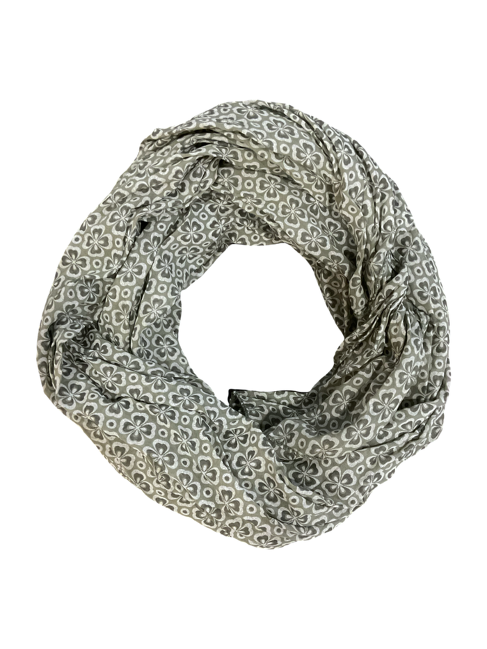 Foulard kaki à motifs de trèfles