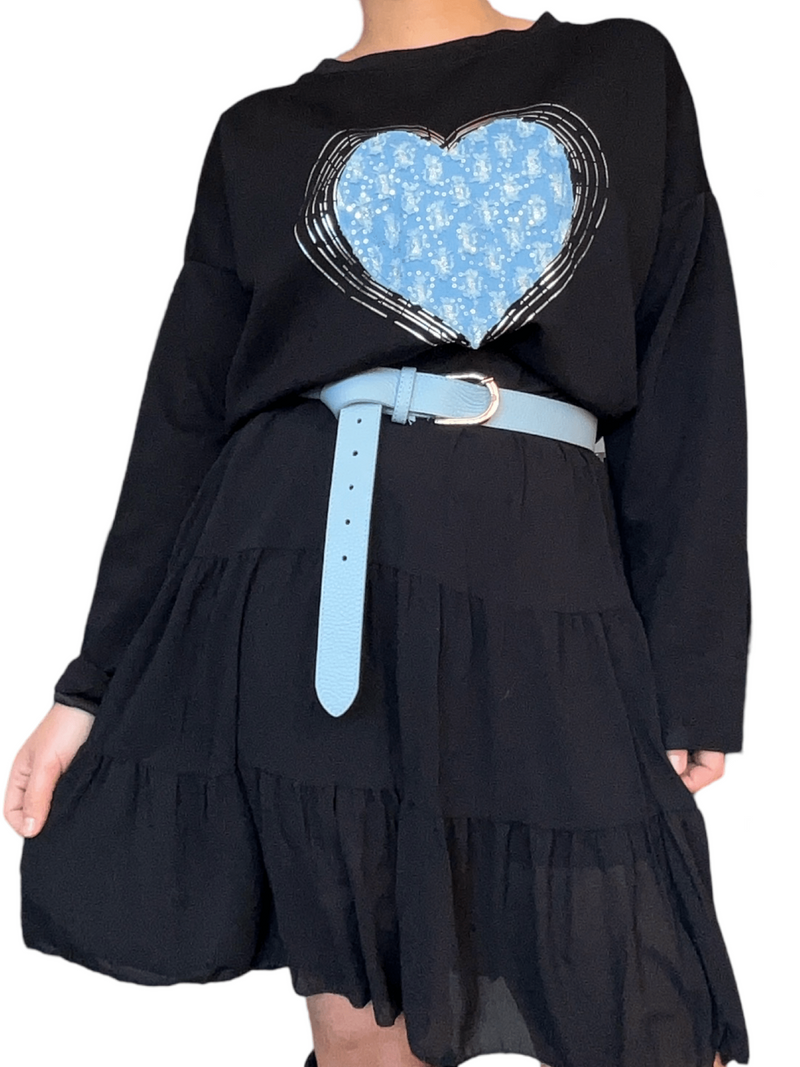 Chandail noir avec un cœur texturé bleu