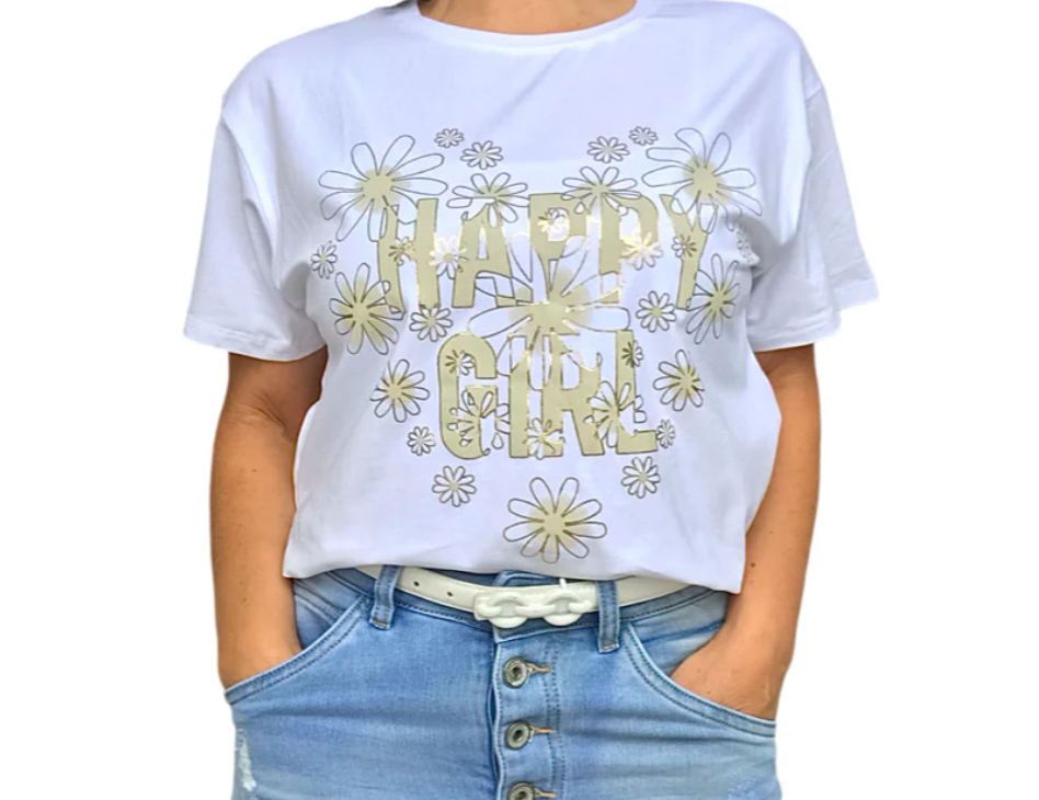 T-shirt blanc col en rond « happy girl » pour femme avec ceinture beige.