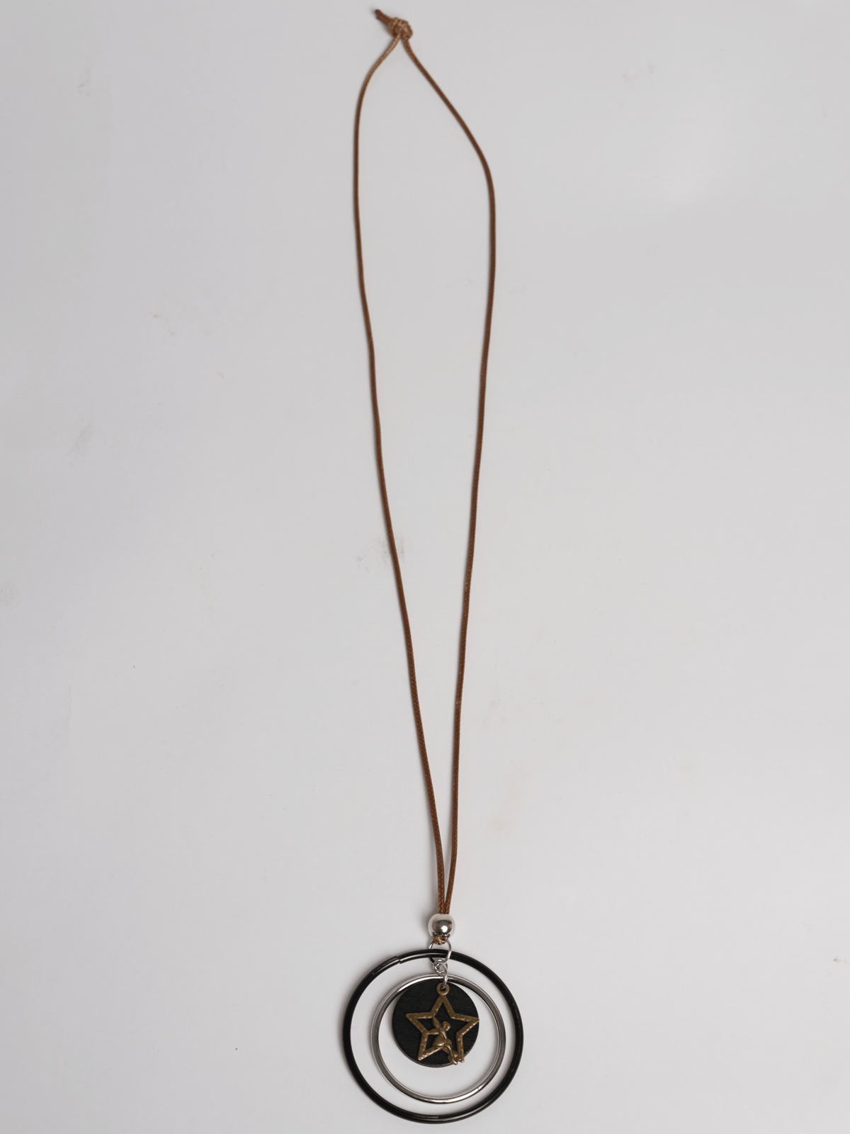 Bijoux | Collier long avec pendentif de pastille noire et étoile