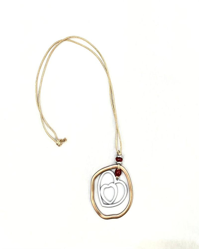 Bijoux, collier femme long à forme de coeur en babiche beige