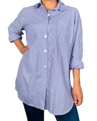 Chemise carottée blanc et bleu pour femme.