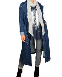 Chandail bleu marin pour femme avec imprimé '' Love lives here'' avec cardigan en jeans.