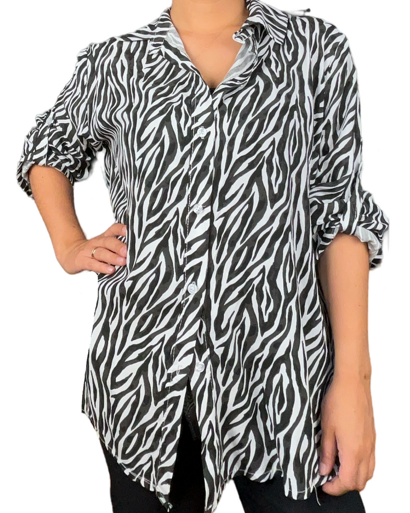 Chemise pour femme avec imprimé de zèbre.