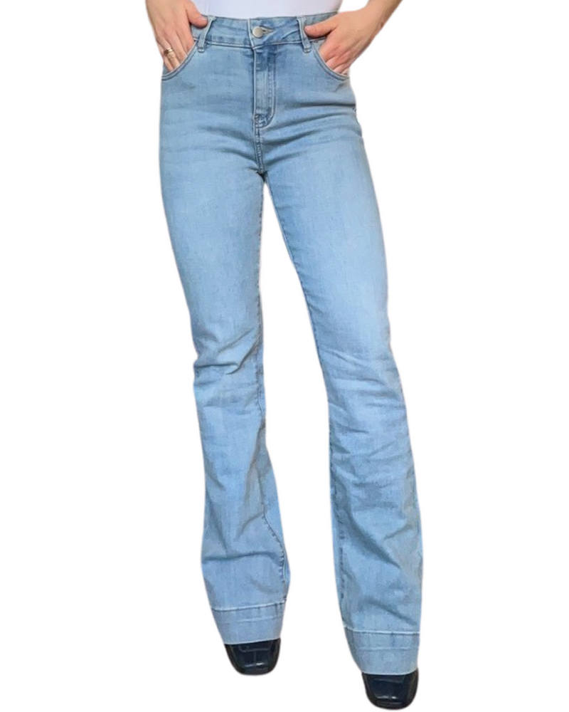 Jeans pour femme flare à taille haute 31 pouces de longueur.