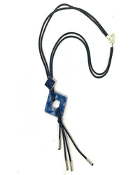 Bijoux, collier femme long noir avec un pendentif en résine carré bleu